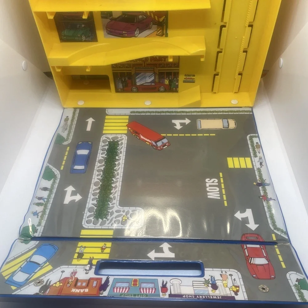 Toys “R” Us carrying case